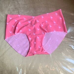 Selling Victoria’s Secret underwear nwt any questions ask 🌸